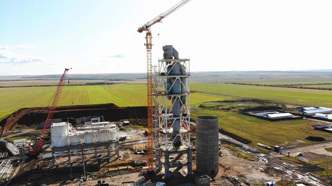 Завершен монтаж конструкций башни предварительного подогрева проекта завода белого цемента в Республике Башкортостан